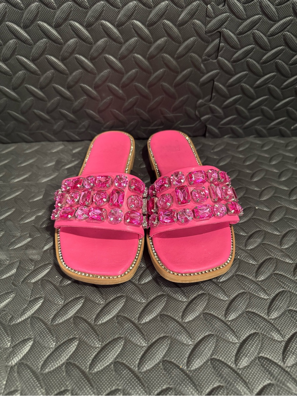 Women’s Hot Pink Rhinestone Slide Sandals Size 7 Glam Statement Slides - Picture 2 of 9